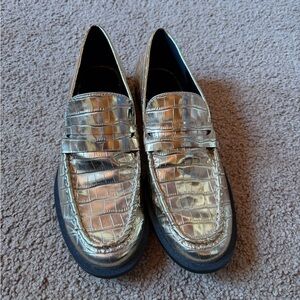 Zara Women's Gold Crocodile Pattern Loafers